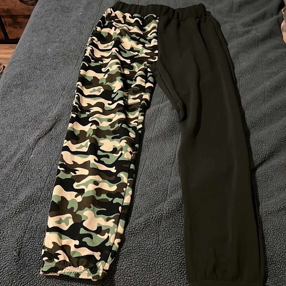 SHEIN camo/black joggers size medium